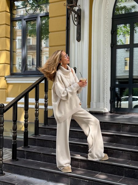LOVELY TRACKSUIT